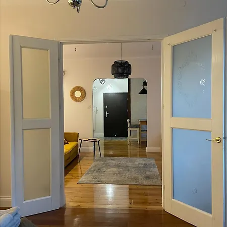 Przestronne Mieszkanie W Srodmiesciu, Apartment